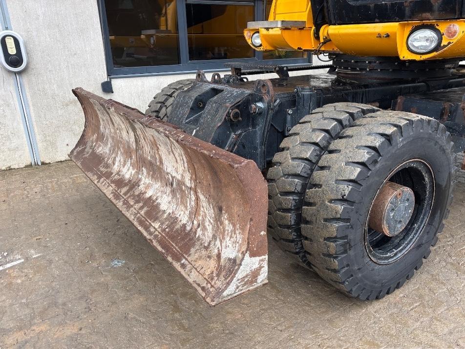 Excavator pe roti - JCB JS 145 W - 160 W