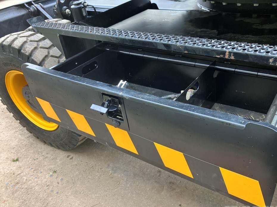 Excavator pe roti - JCB JS145W