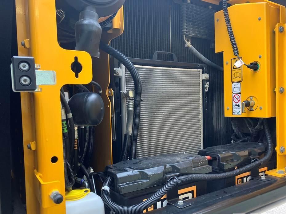 Excavator pe roti - JCB JS145W