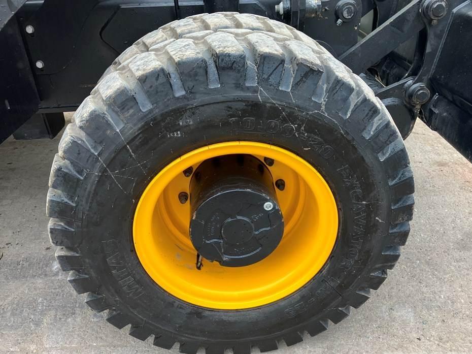 Excavator pe roti - JCB JS145W