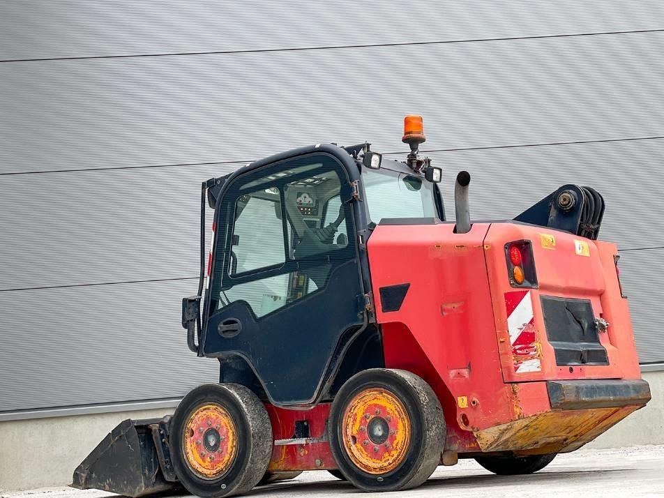 Mini incarcator - JCB R260