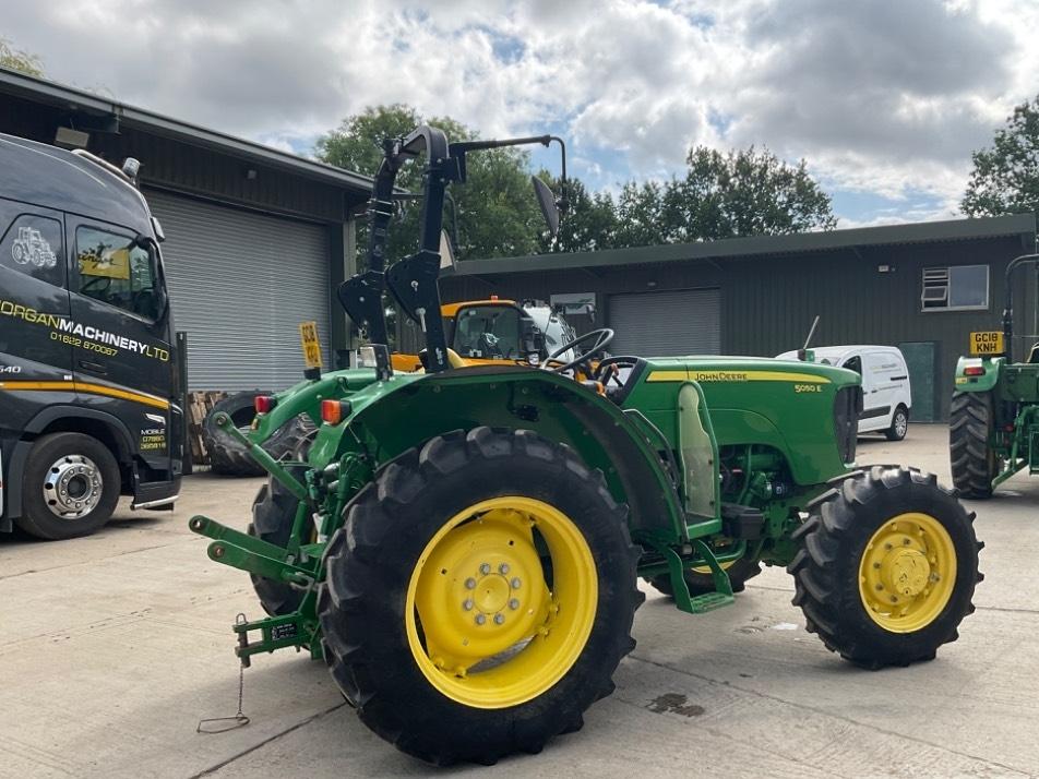 Tractor - John Deere 5050E