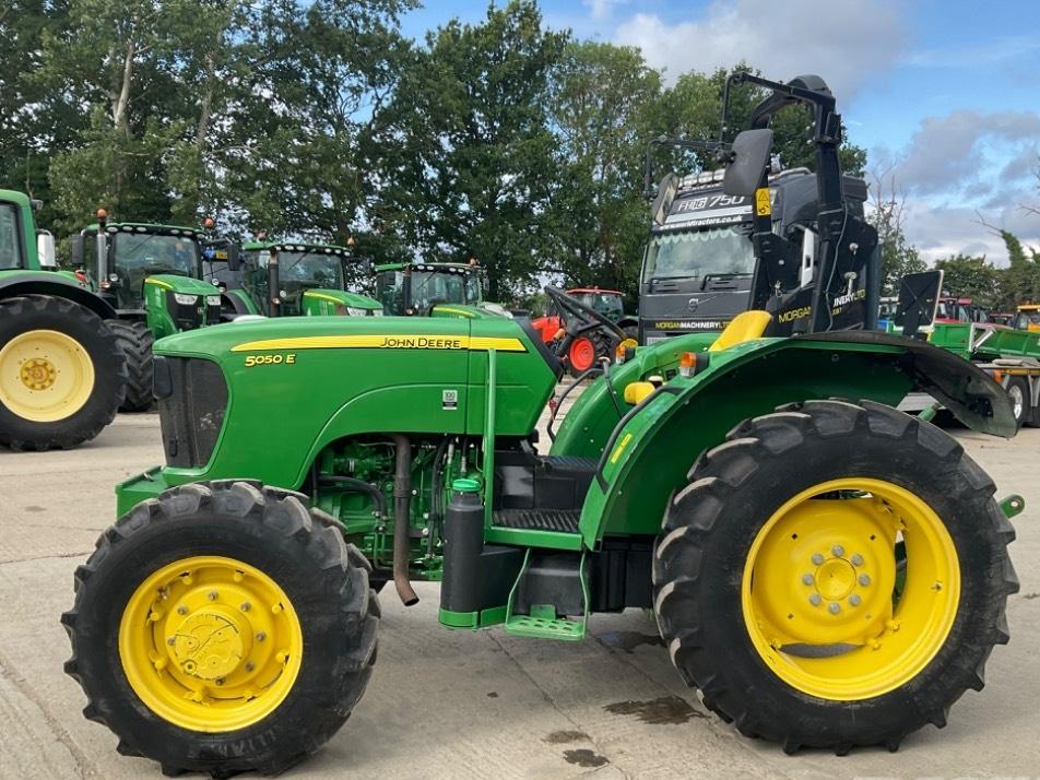 Tractor - John Deere 5050E