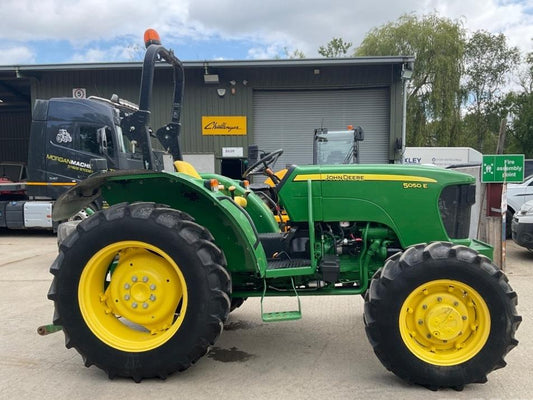 Tractor - John Deere 5050E