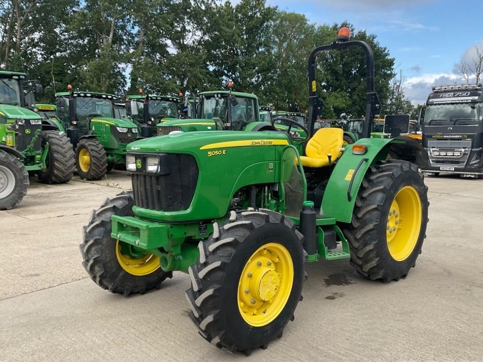 Tractor - John Deere 5050E