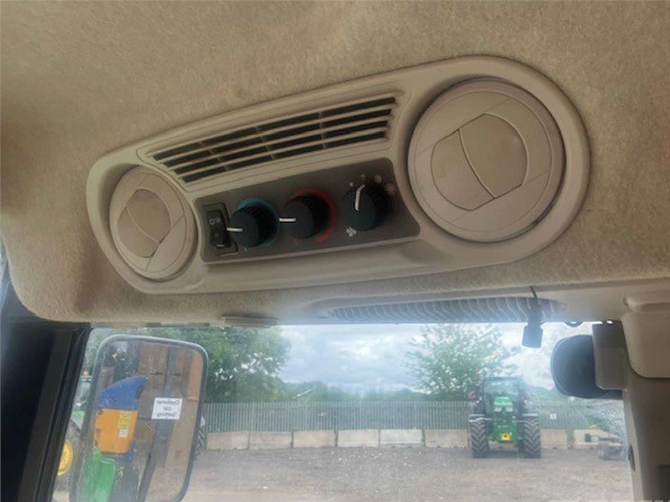 Tractor - John Deere 5085M