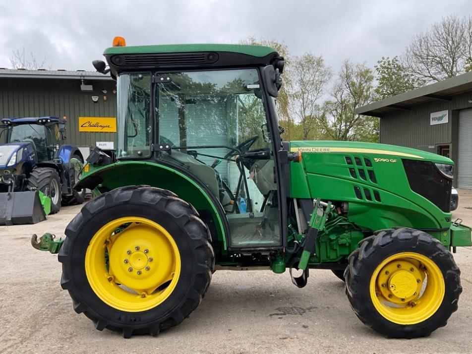 Tractor - John Deere 5090 GF