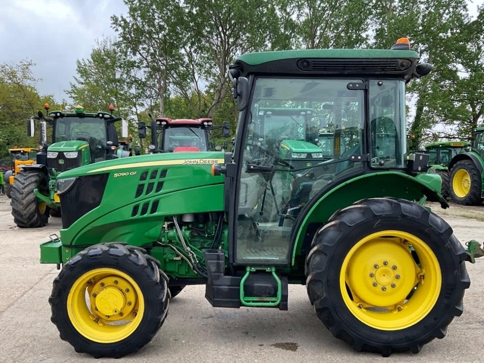 Tractor - John Deere 5090 GF