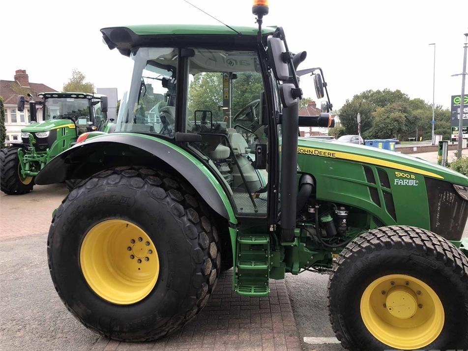 Tractor - John Deere 5100R