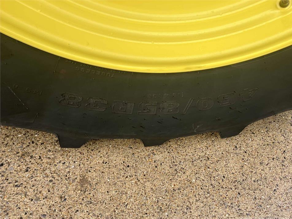 Tractor - John Deere 6110M