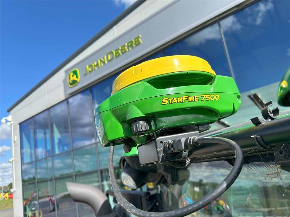 Tractor - John Deere 6110M