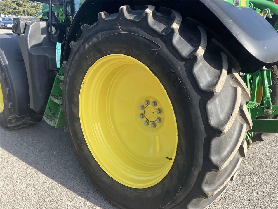 Tractor - John Deere 6120M
