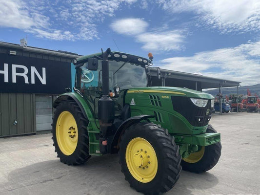 Tractor - John Deere 6135R