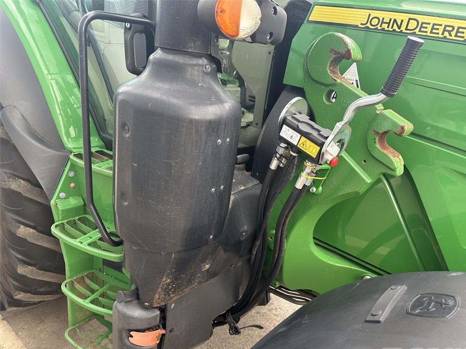 Tractor - John Deere 6135R