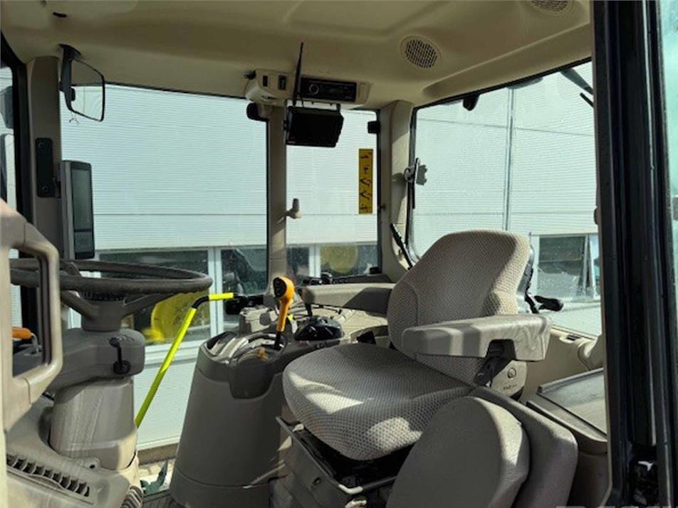 Tractor - John Deere 6155M