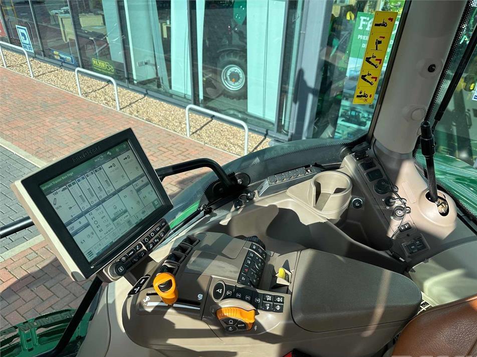 Tractor - John Deere 6195R