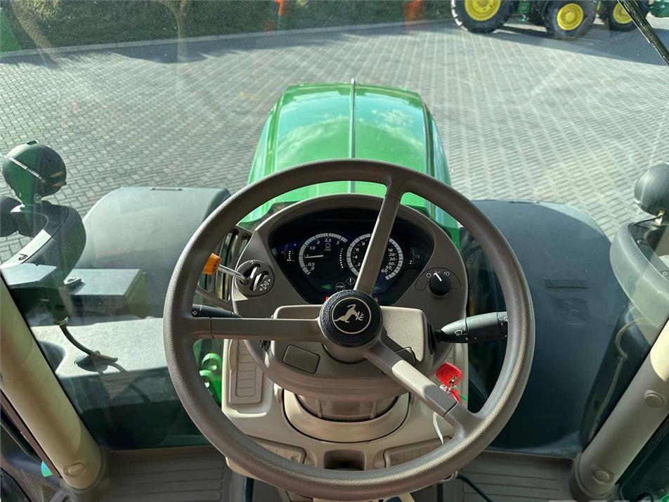 Tractor - John Deere 6195R