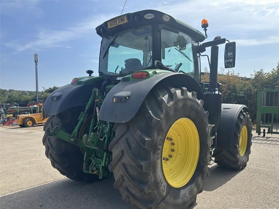 Tractor - John Deere 6215R