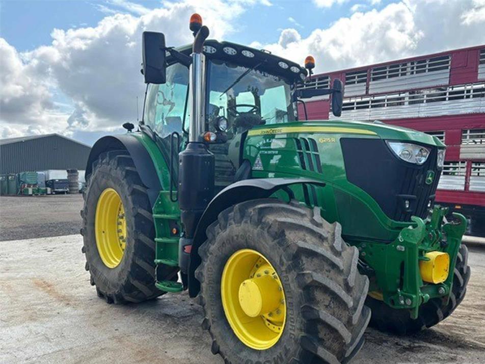 Tractor - John Deere 6215R
