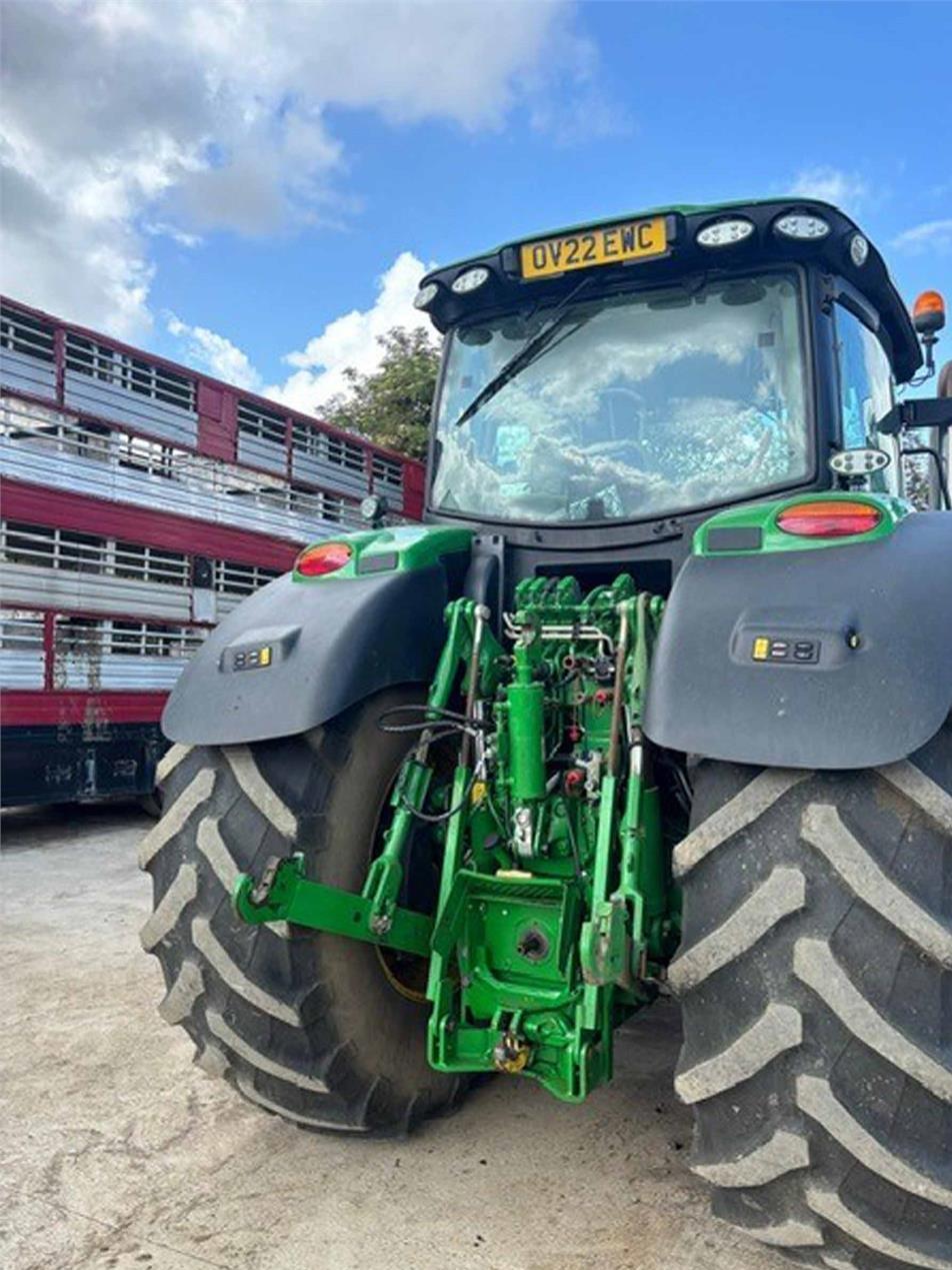 Tractor - John Deere 6215R