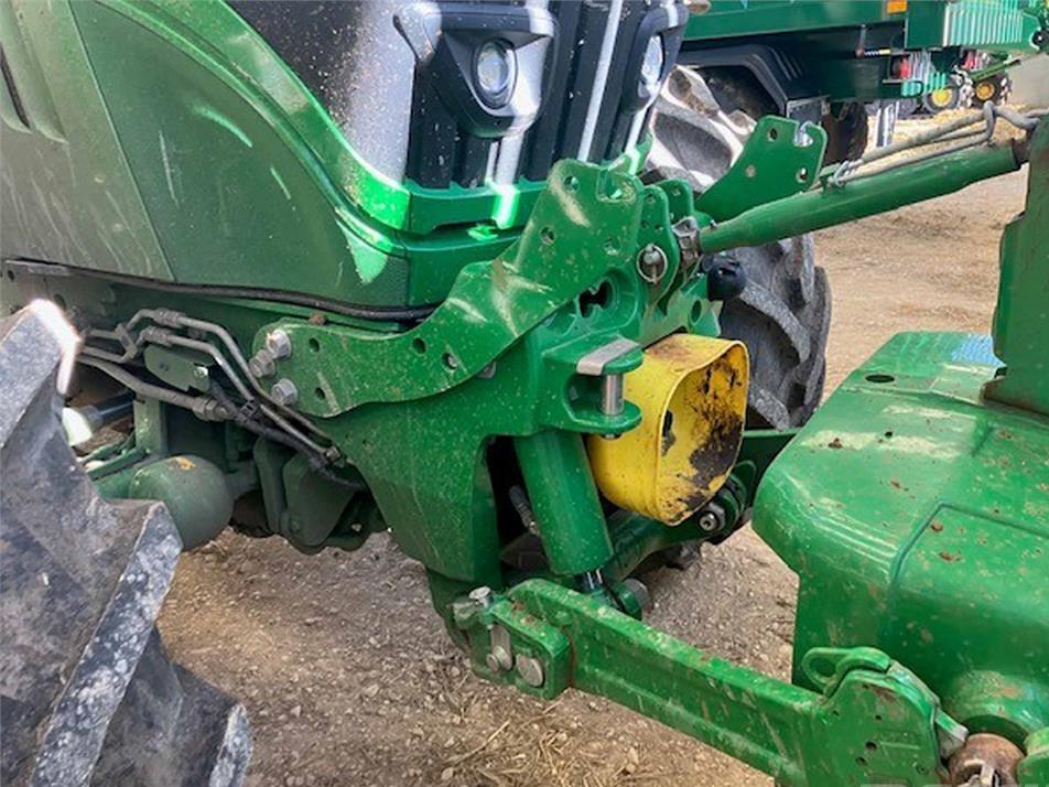 Tractor - John Deere 6215R