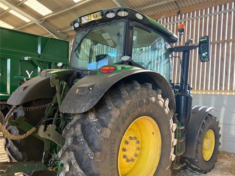 Tractor - John Deere 6215R