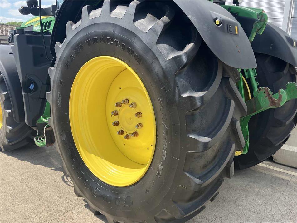 Tractor - John Deere 6215R