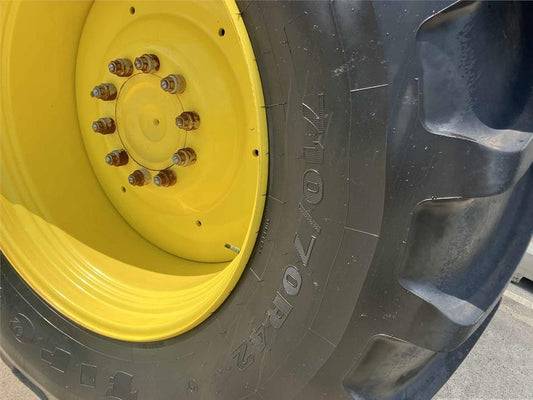 Tractor - John Deere 6215R