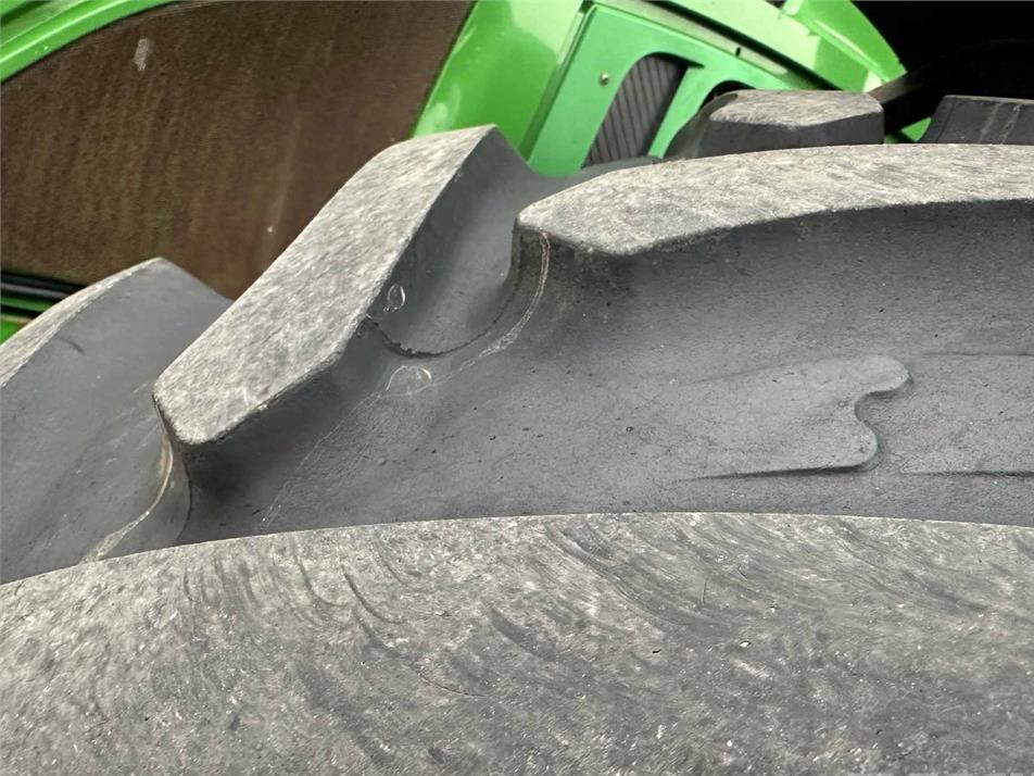 Tractor - John Deere 6250R