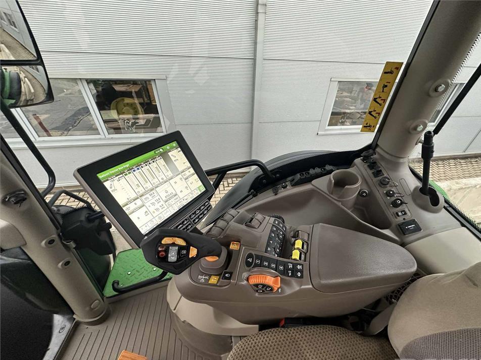 Tractor - John Deere 6250R