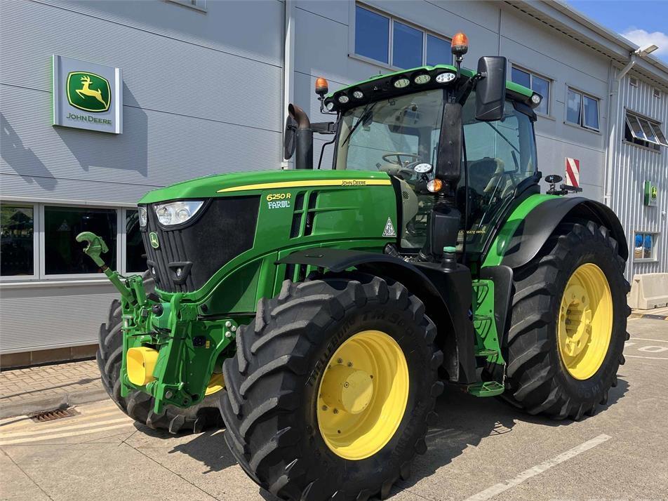 Tractor - John Deere 6250R