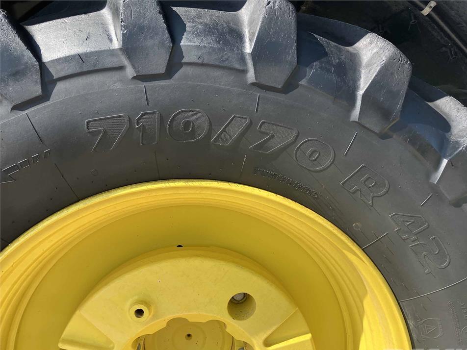 Tractor - John Deere 6250R