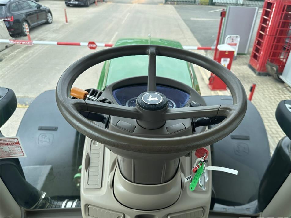 Tractor - John Deere 6250R