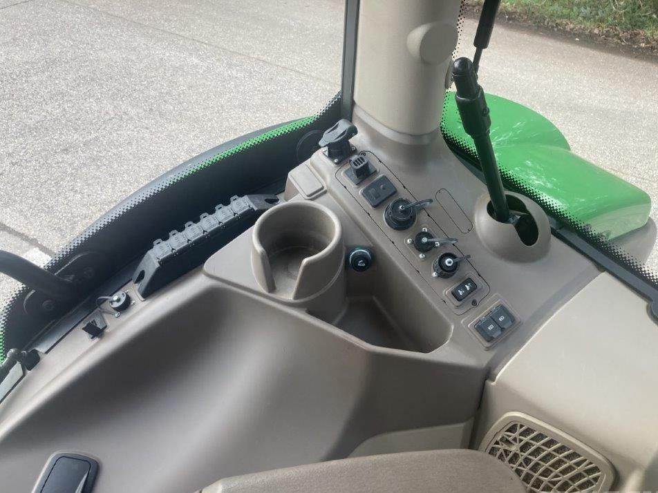 Tractor - John Deere 6R 215