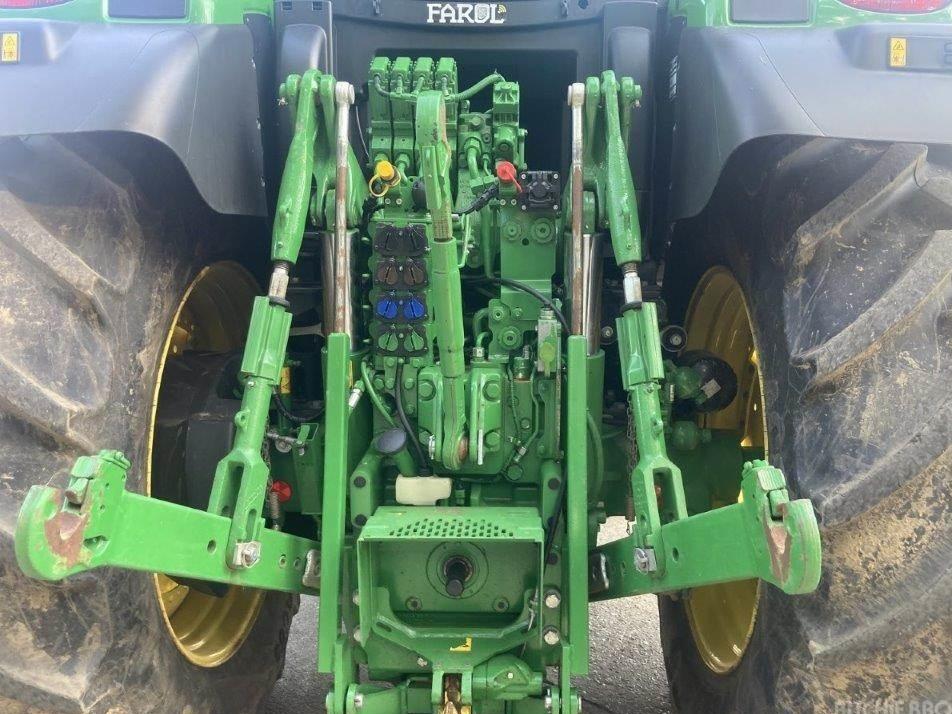 Tractor - John Deere 6R 215