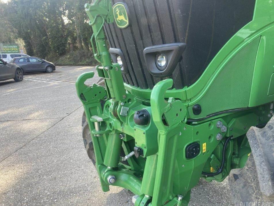 Tractor - John Deere 6R 215