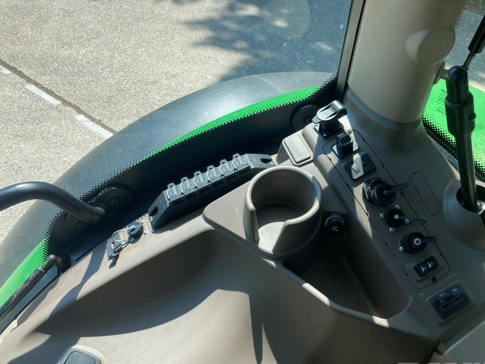 Tractor - John Deere 6R 215