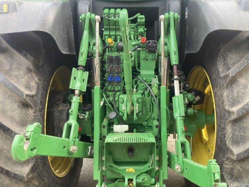 Tractor - John Deere 6R 215