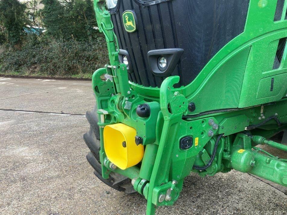 Tractor - John Deere 6R 215