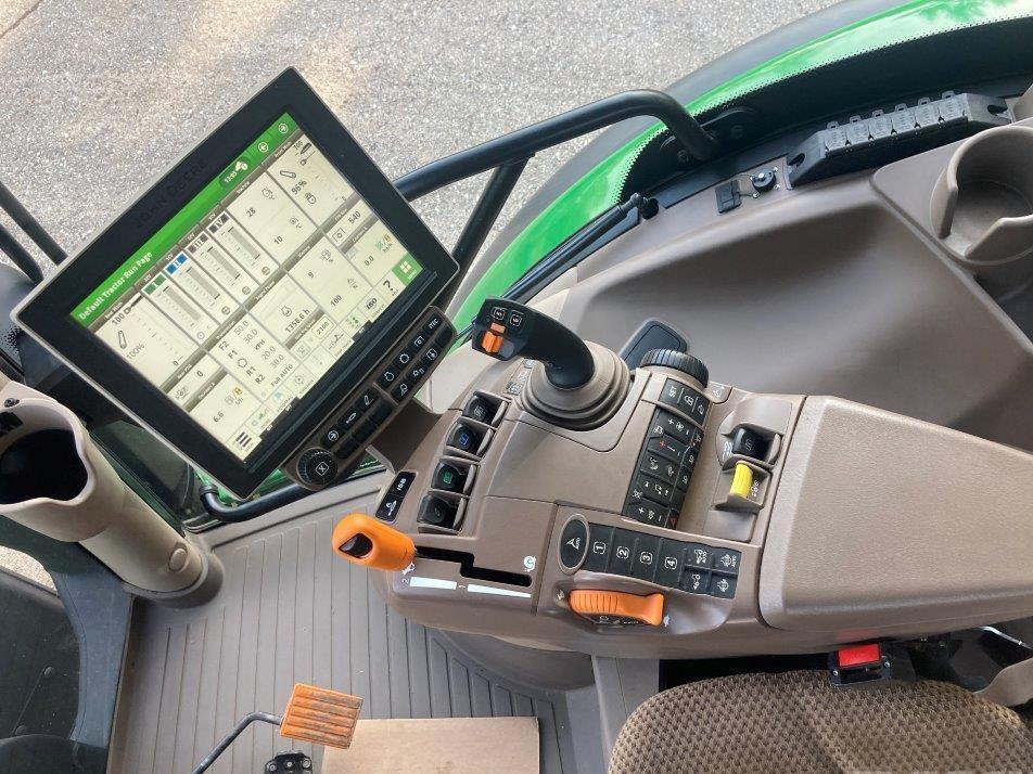 Tractor - John Deere 6R 215