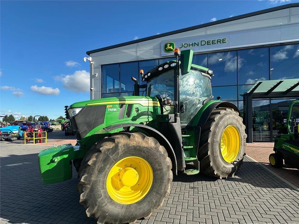 Tractor - John Deere 6R 215