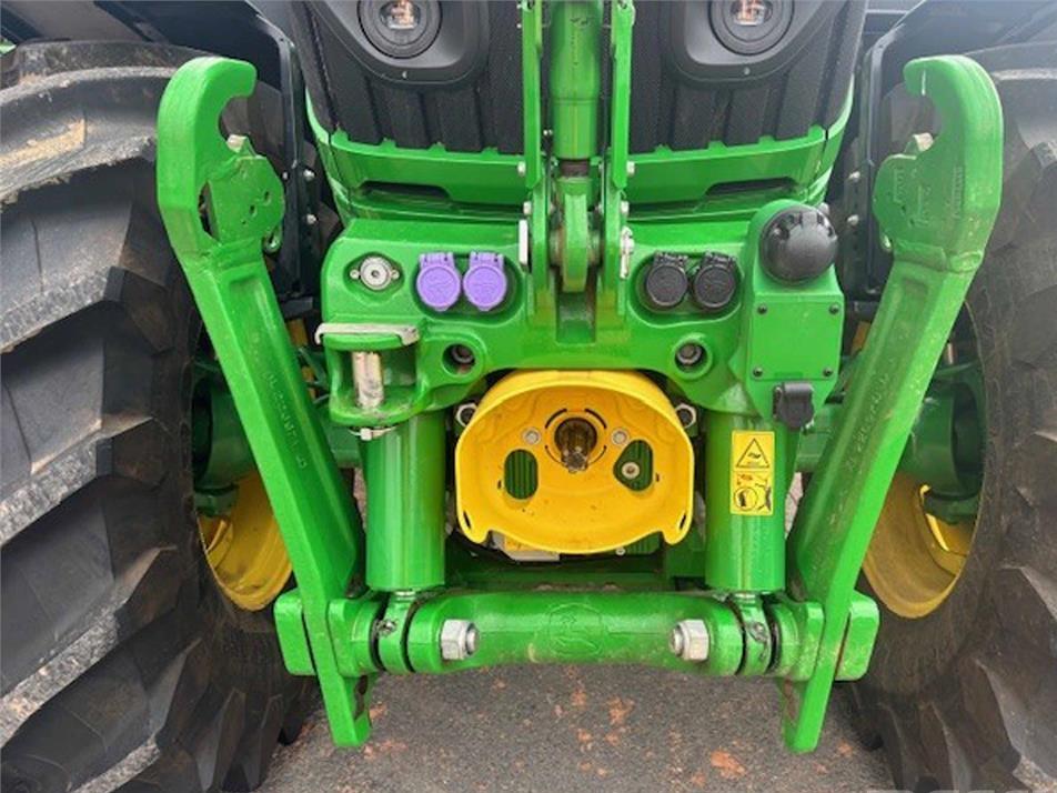 Tractor - John Deere 6R 215