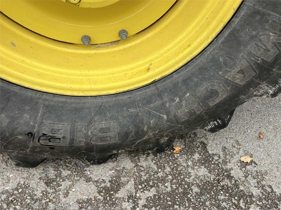 Tractor - John Deere 6R 215