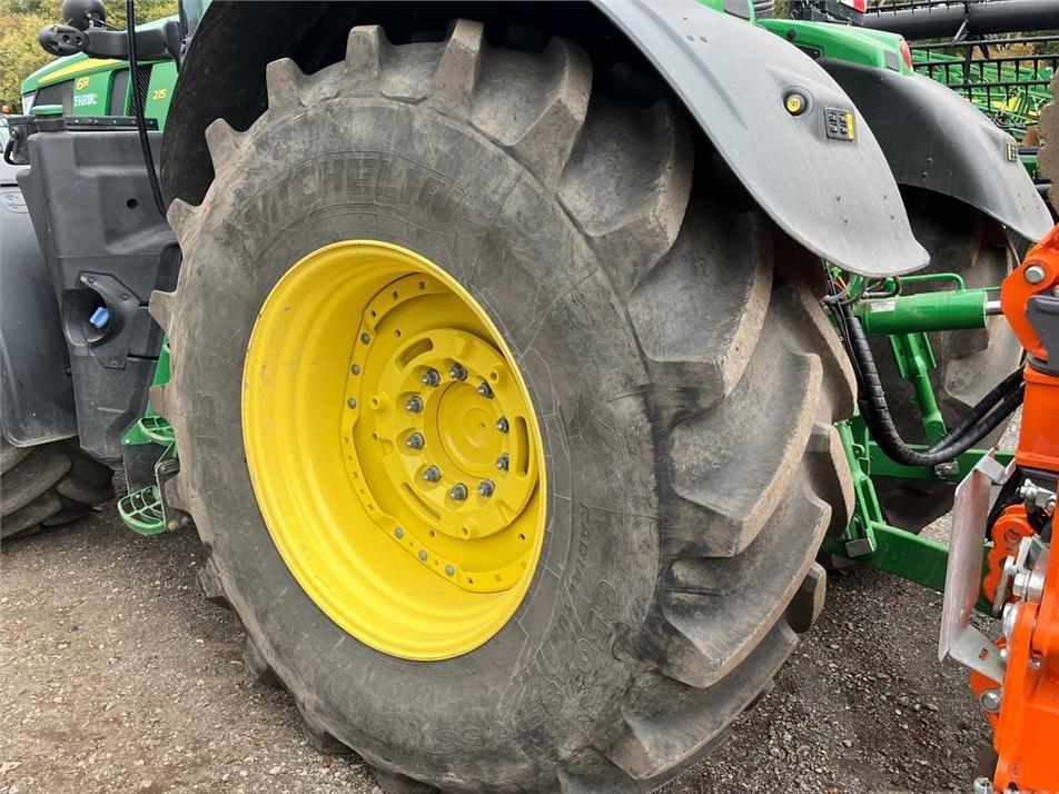Tractor - John Deere 6R 215