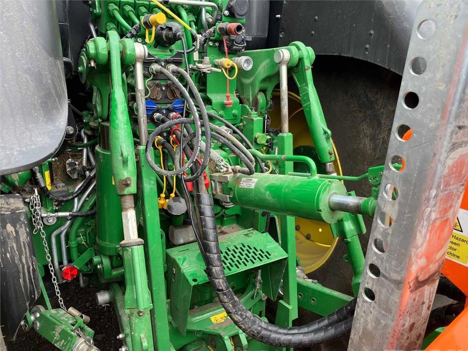 Tractor - John Deere 6R 215