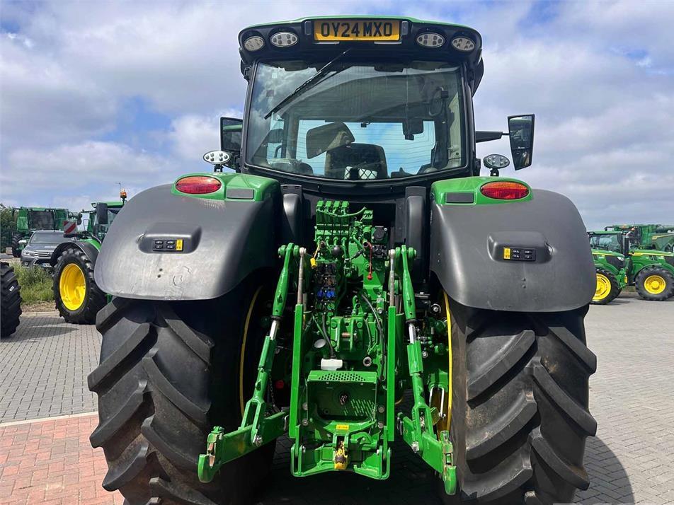 Tractor - John Deere 6R 215
