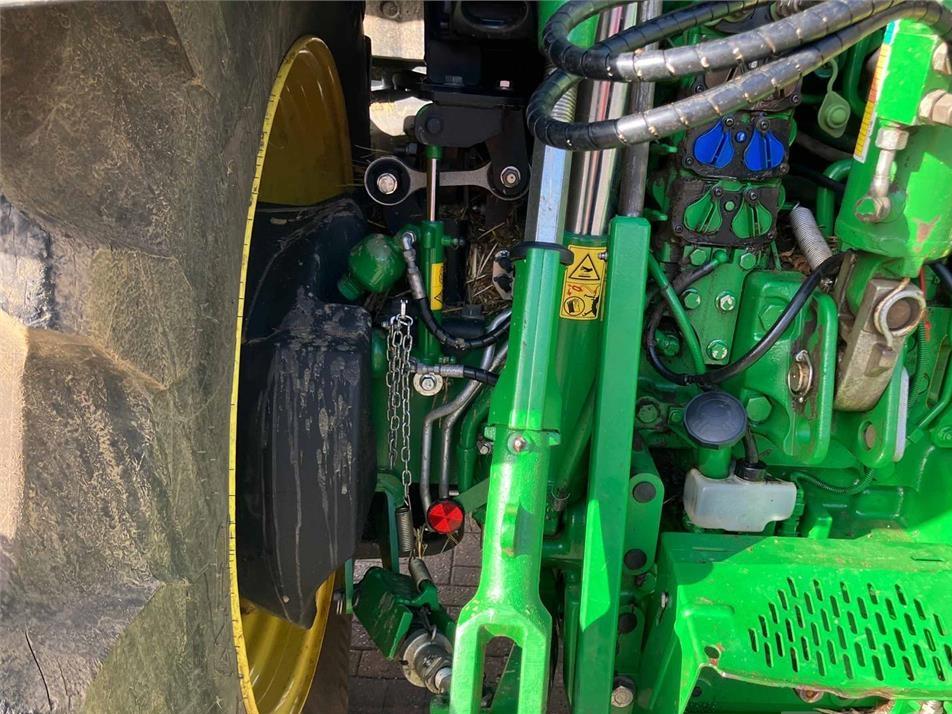 Tractor - John Deere 6R 215