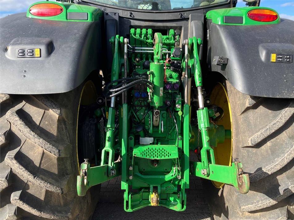 Tractor - John Deere 6R 215