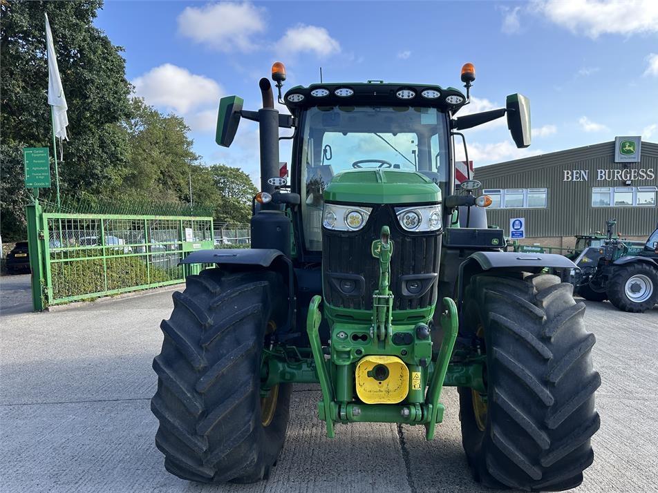 Tractor - John Deere 6R215