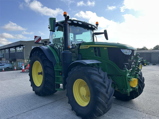 Tractor - John Deere 6R215